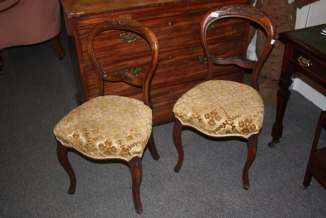 Appraisal: A SET OF SIX VICTORIAN WALNUT BALLOON BACK DINING CHAIRS