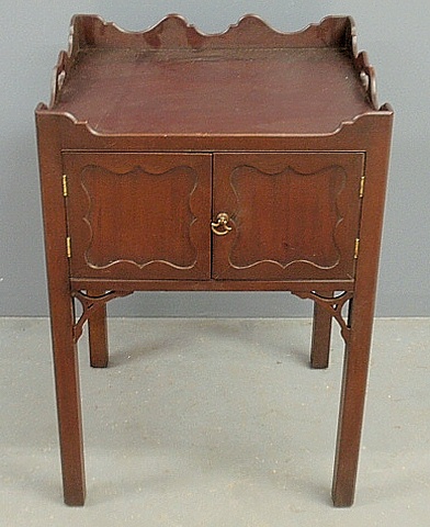 Appraisal: - Chippendale style mahogany commode by Kittinger h x w