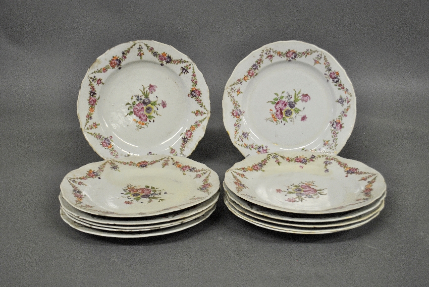 Appraisal: - Set of twelve Chinese porcelain plates th th c