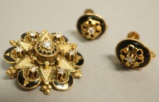 Appraisal: K Gold Pin Earring Set w Diamonds Black Ena K