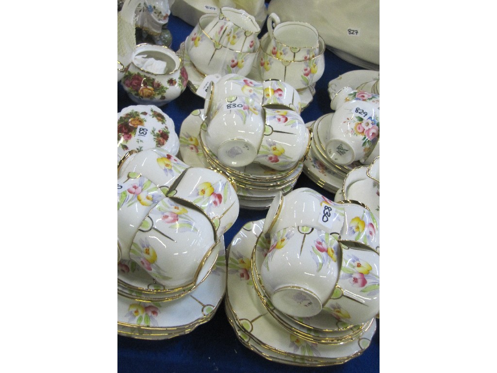 Appraisal: Phoenix China tulip decorated teaset