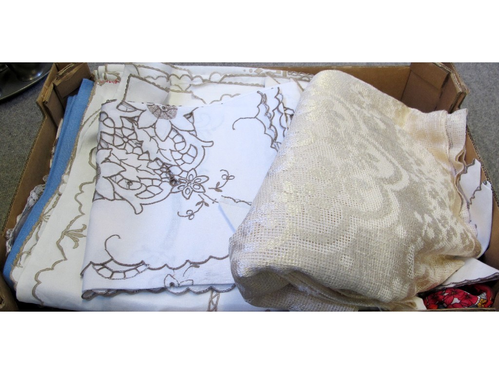 Appraisal: Box of linen