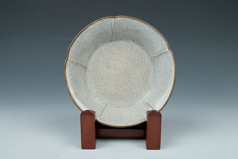 Appraisal: GE-TYPE PLATE The dish of deep sides with a four-lobed