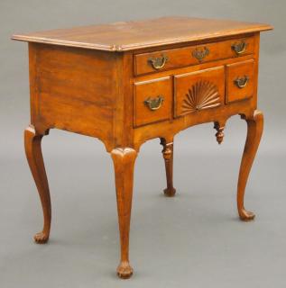 Appraisal: Connecticut QA Lowboy An th century Connecticut Queen Anne Period