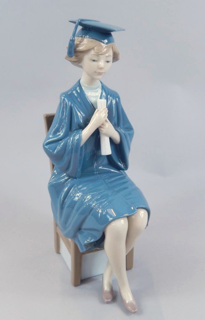 Appraisal: A thC Lladro Daisa figure of a girl graduating from