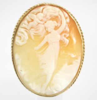 Appraisal: Shell Cameo in K Gold Bezel Possibly depicting the goddess