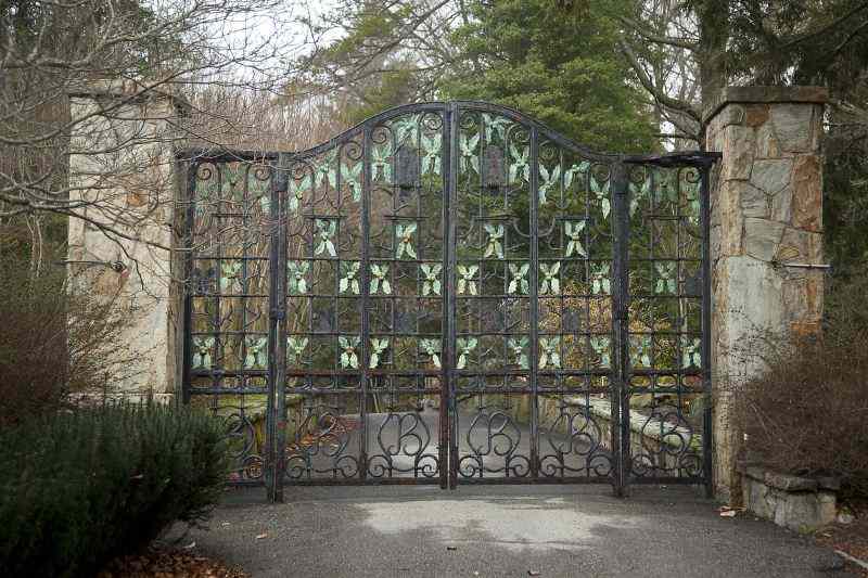 Appraisal: The Chinqua Penn Wrought Iron Entrance Gatesmassive arched top form