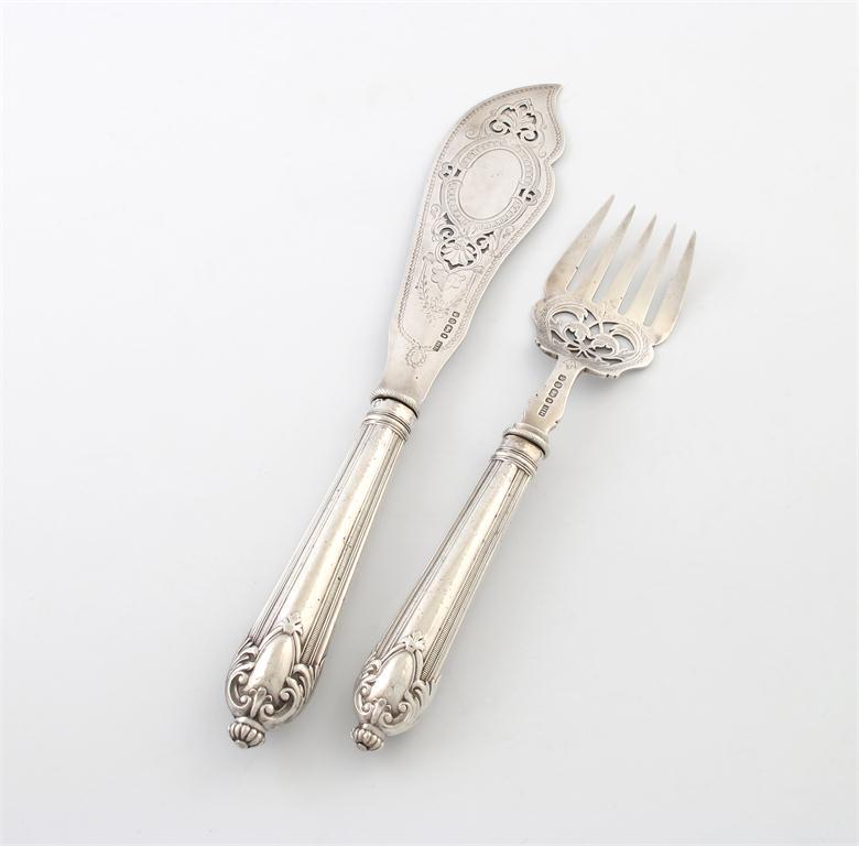 Appraisal: A pair of Victorian silver fish servers