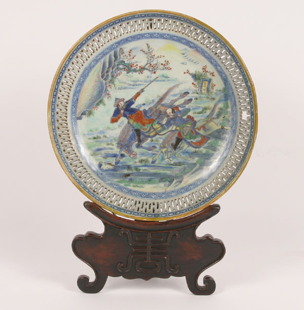 Appraisal: Japanese lace charger with hunter 's on horseback chasing game