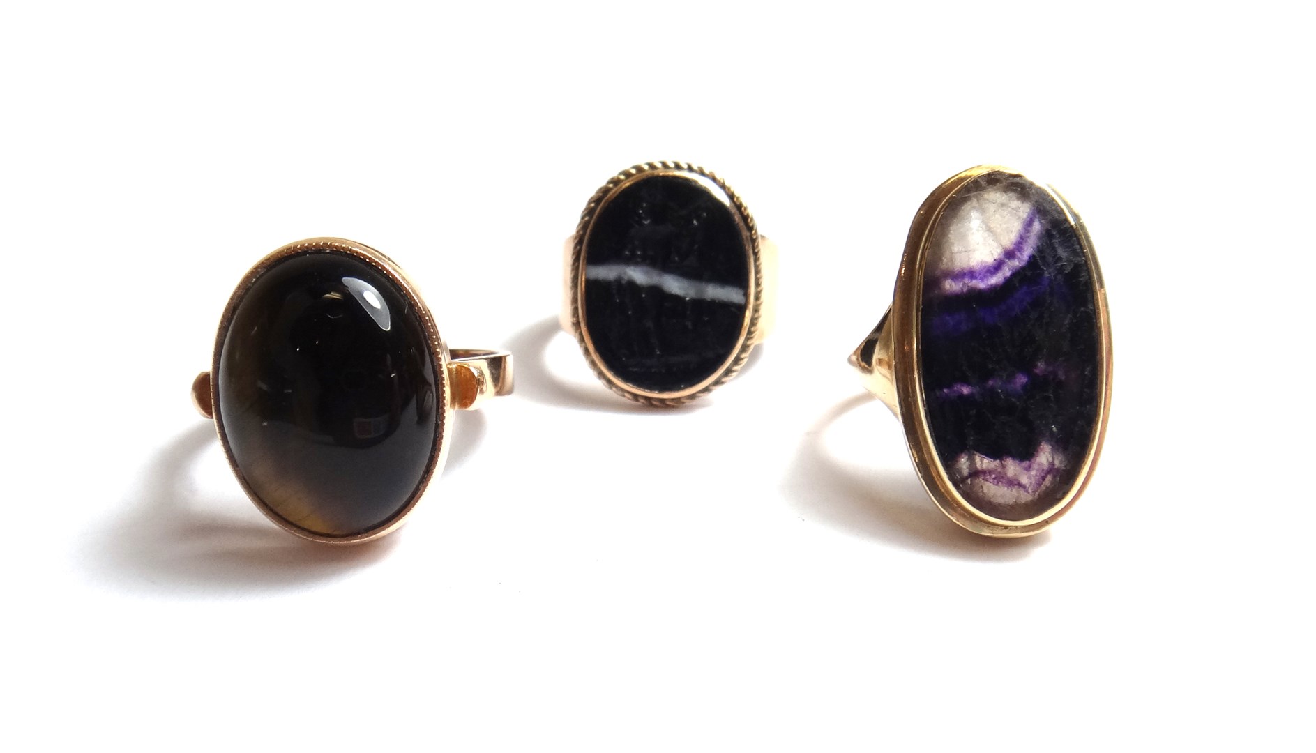 Appraisal: A gold ring mounted with an oval blue john a