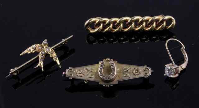 Appraisal: A ct gold bar brooch of ropetwist form a ct