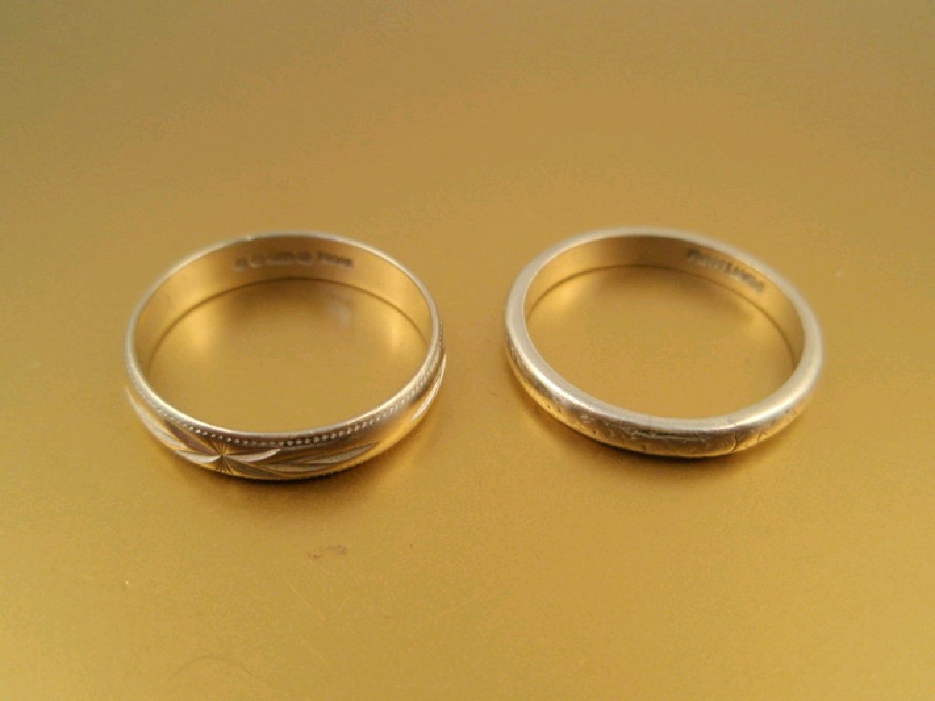 Appraisal: A wedding band stamped PLATINUM and another in ct white