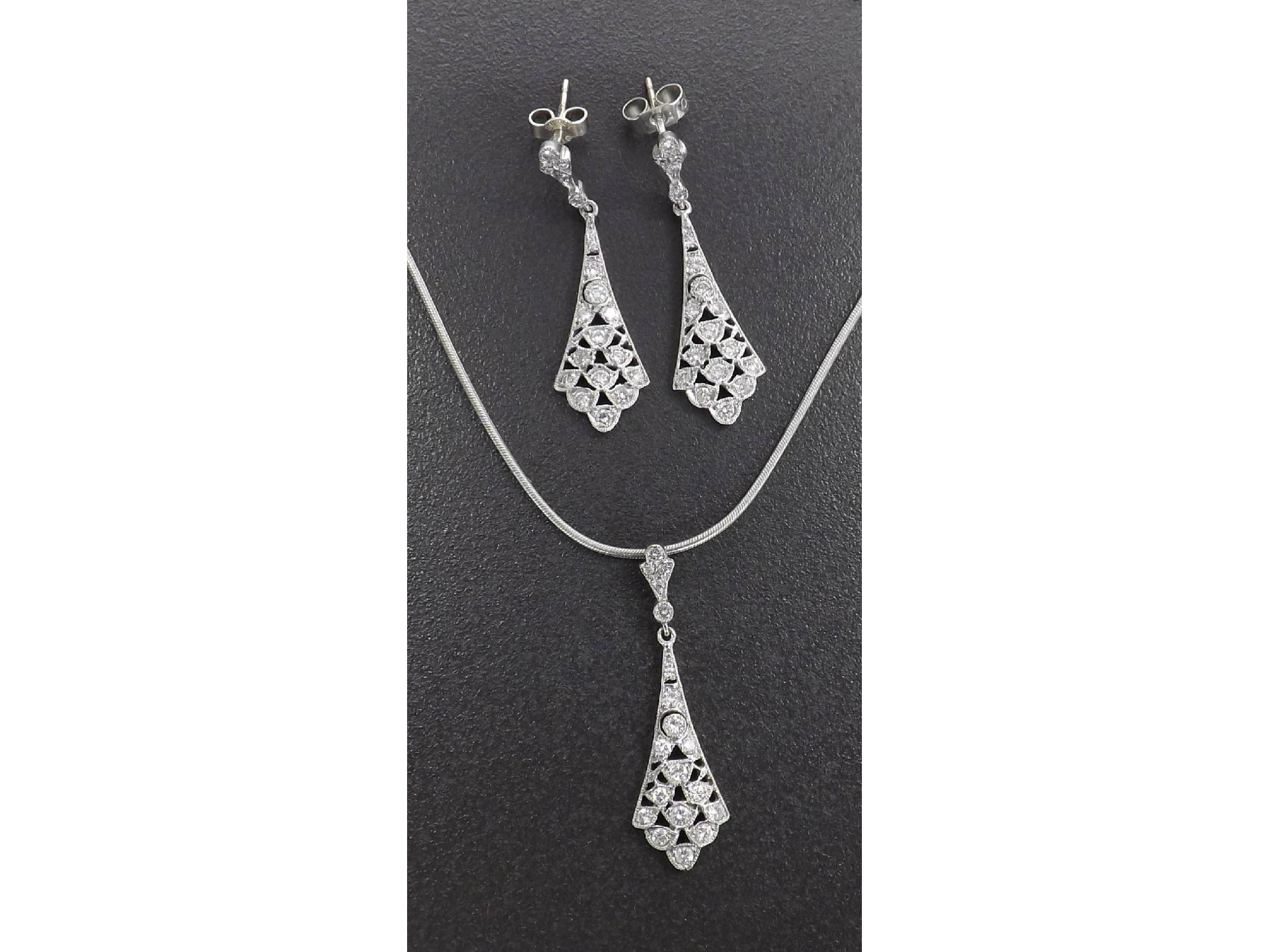 Appraisal: ct white gold diamond jewellery suite comprising a diamond set