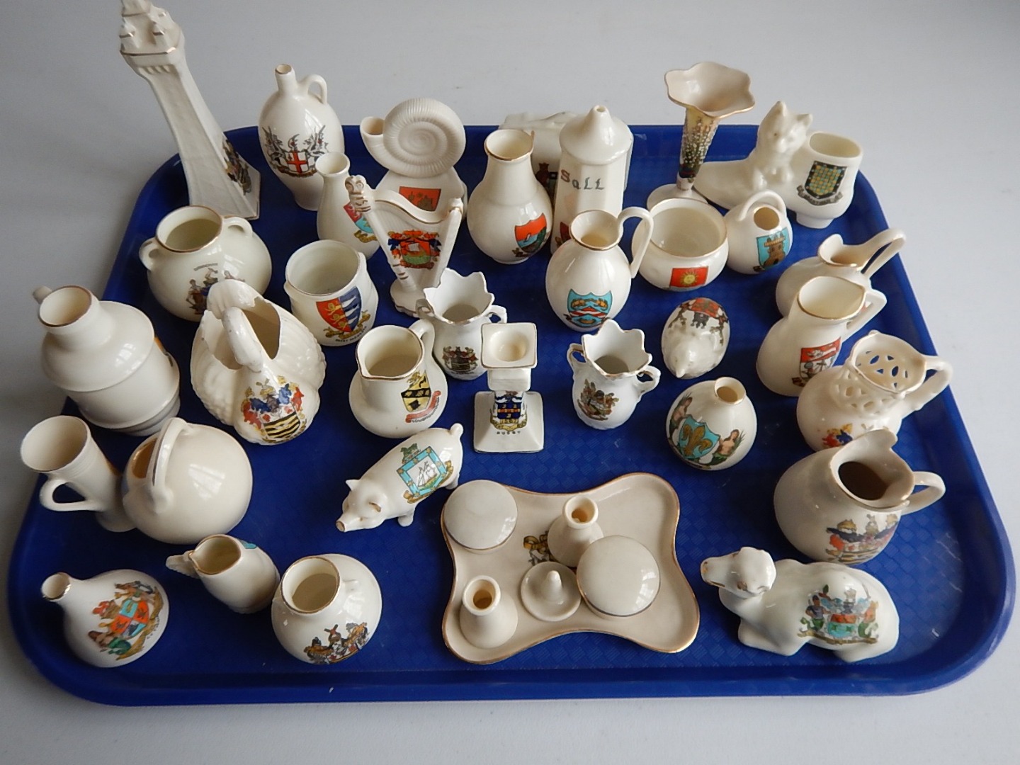 Appraisal: A collection of Crested China