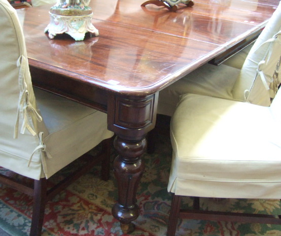 Appraisal: An early Victorian mahogany extending dining table the moulded edge