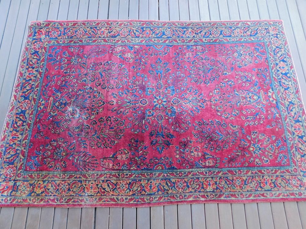 Appraisal: ANTIQUE SAROUK RUG Antique Persian Sarouk scatter rug in red