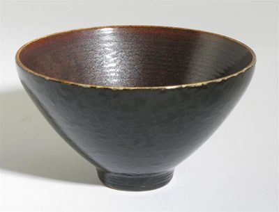 Appraisal: A Wedgwood earthenware bowl by Norman Wilson on small ribbed