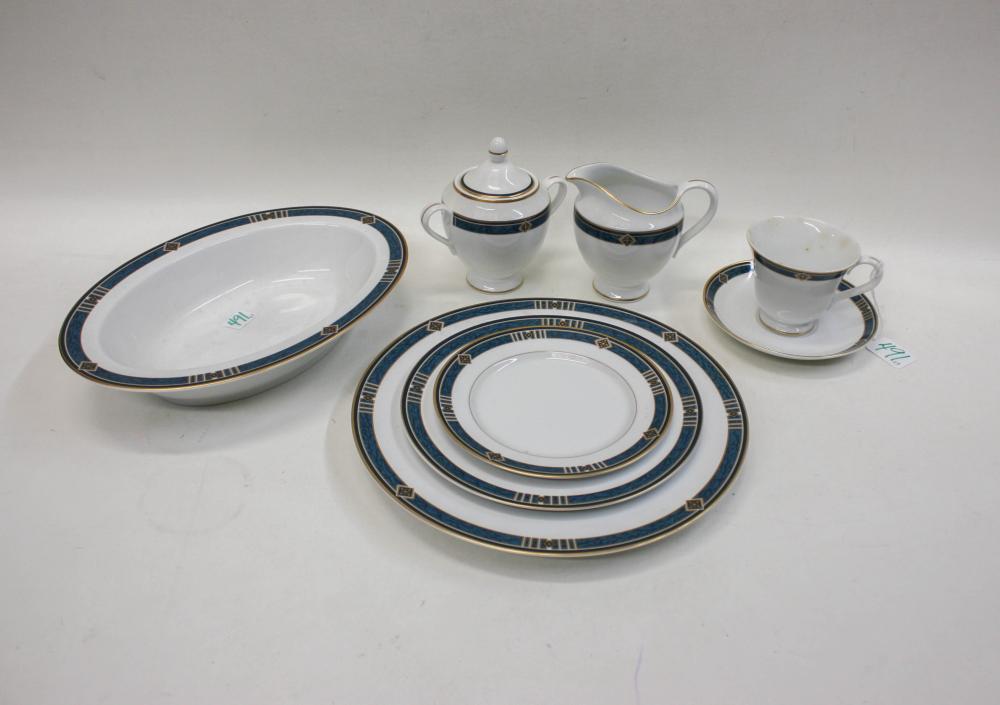 Appraisal: WEDGWOOD KENYON CHINA SET piece service for twelve comprised of