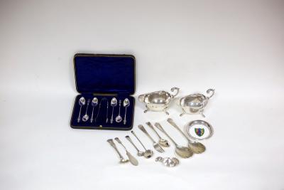 Appraisal: A set of six Edwardian silver apostle teaspoons and the