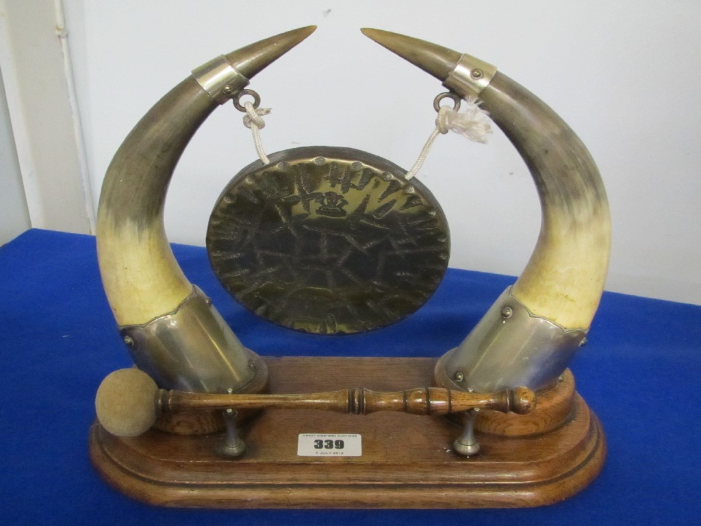 Appraisal: A horn dinner gong