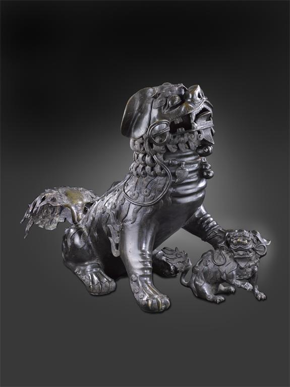 Appraisal: A massive Chinese bronze Buddhist lion dog