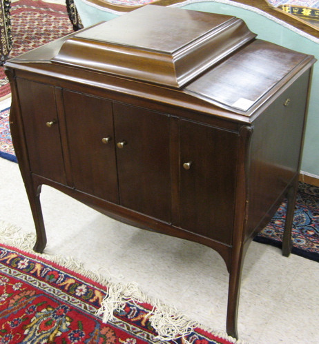 Appraisal: VICTROLA DISC PHONOGRAPH hump-back console model serial c the mahogany