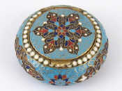 Appraisal: A silver gilt cloisonne enamelled pebble shaped snuff box Marks