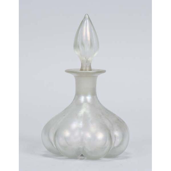 Appraisal: Steuben Verre de Soie glass perfume bottle with flame stopper