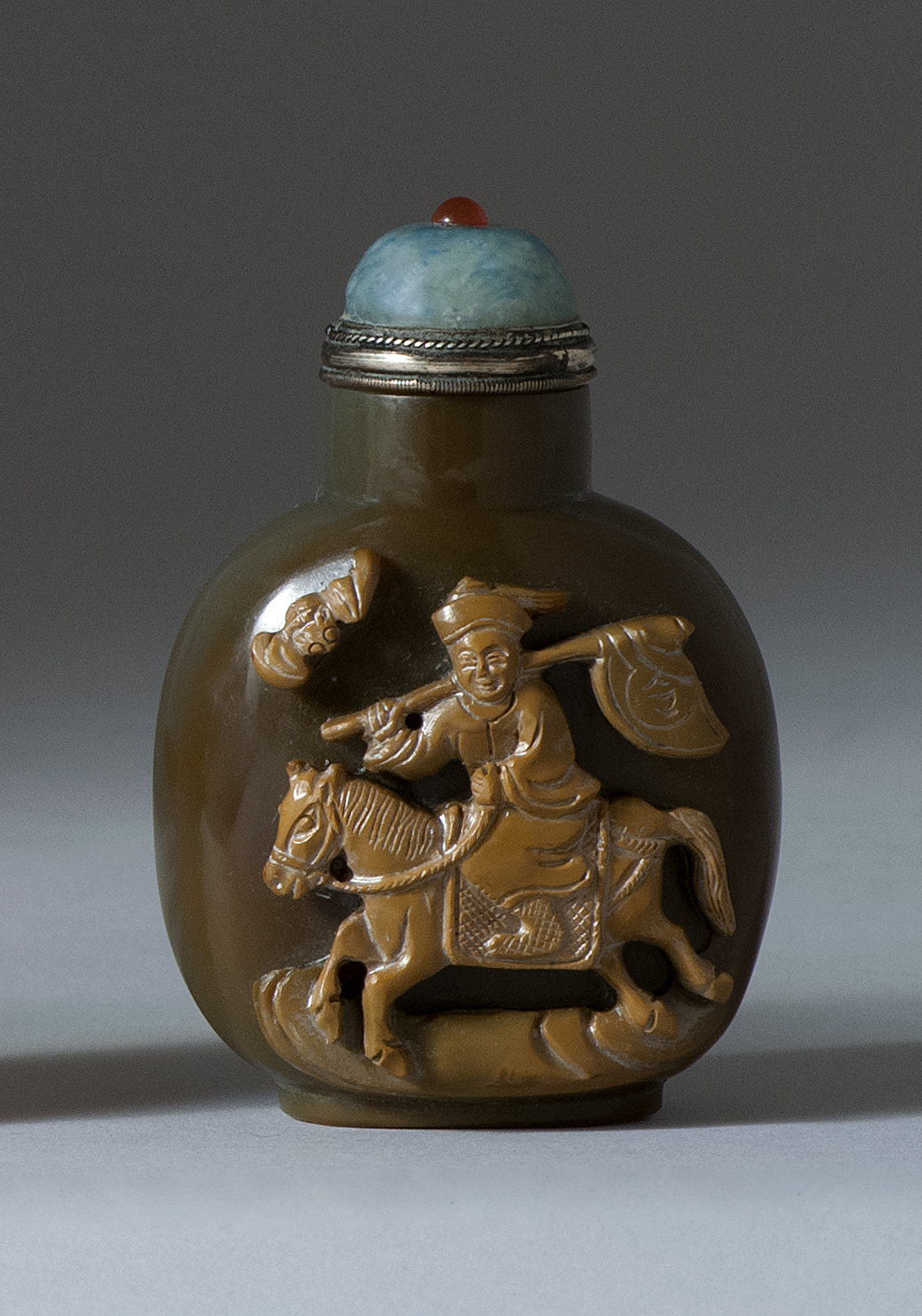 Appraisal: CAMEO AGATE SNUFF BOTTLE th CenturyIn ovoid form with high-relief