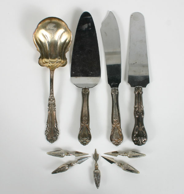 Appraisal: International sterling salad spoon with floral handle Web pie server