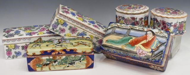 Appraisal: lot of Chinese porcelain covered boxes of varied size and