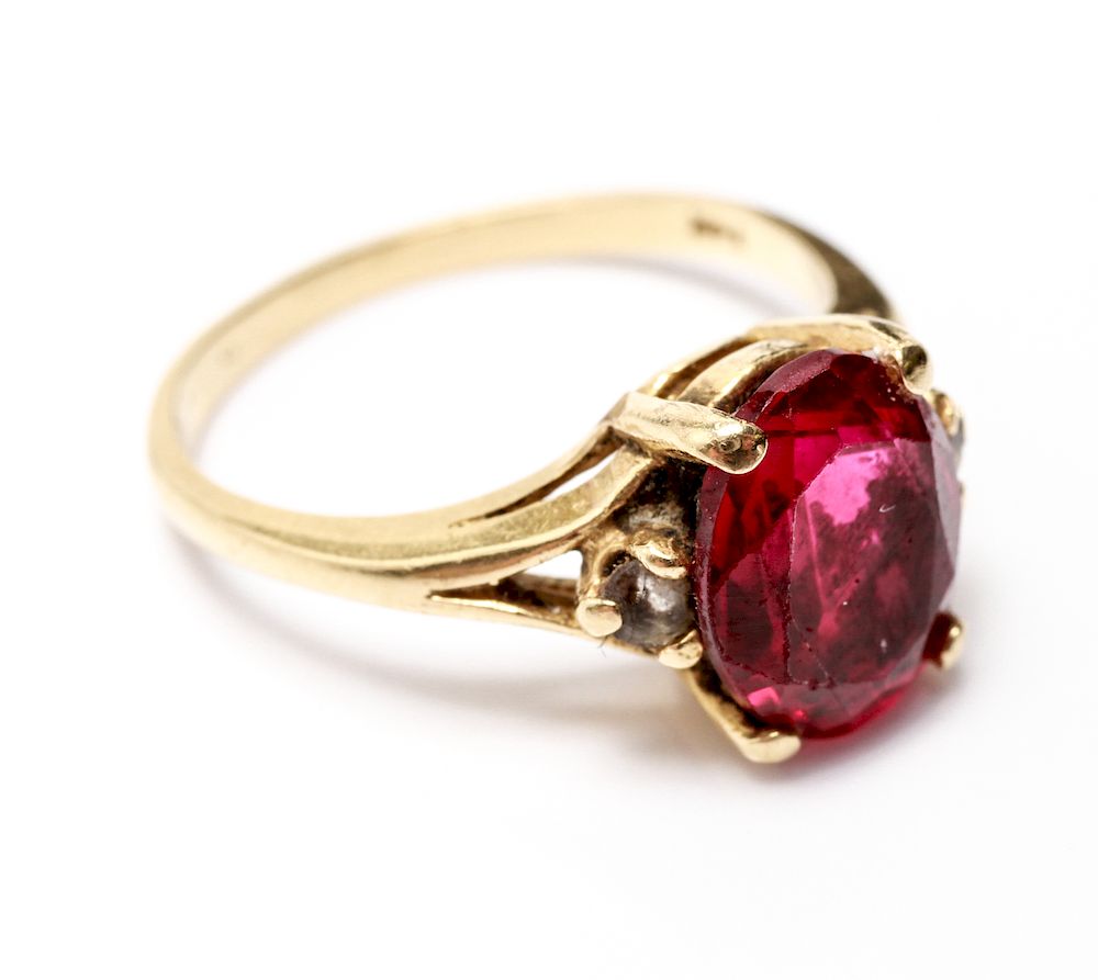 Appraisal: K Yellow Gold Large Ruby w Accent Spinels Ring K