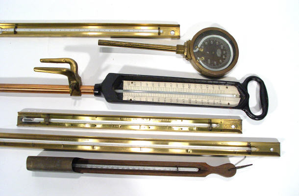 Appraisal: Collection of brass and copper thermometer heat gauges including some