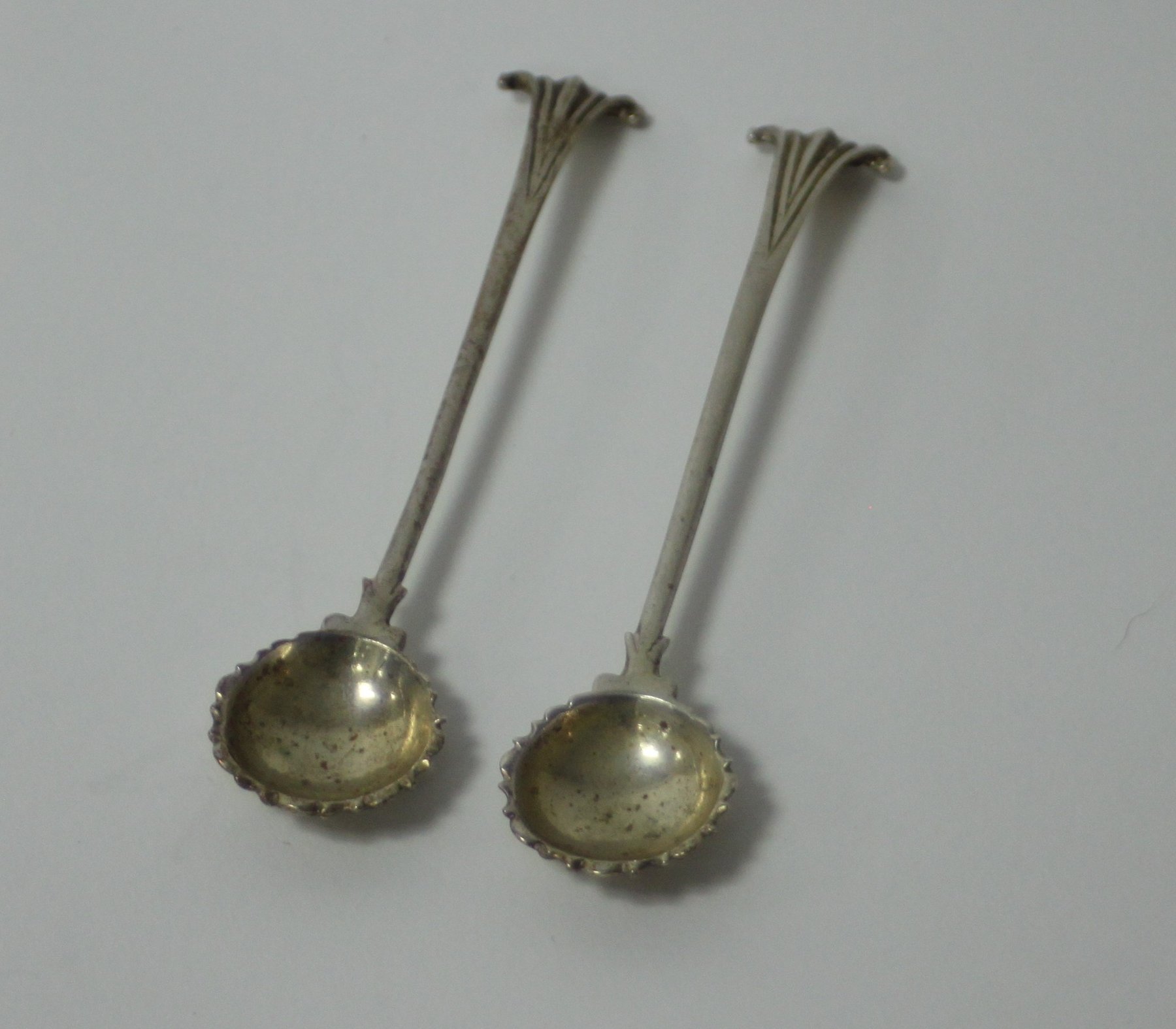 Appraisal: A pair of silver salt spoons Hester Bateman maker's mark