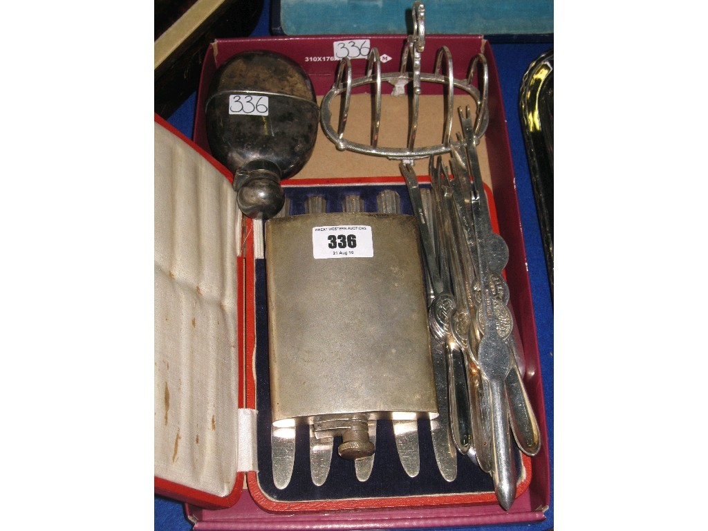 Appraisal: Tray lot of EP - Toastrack hip flask knife set