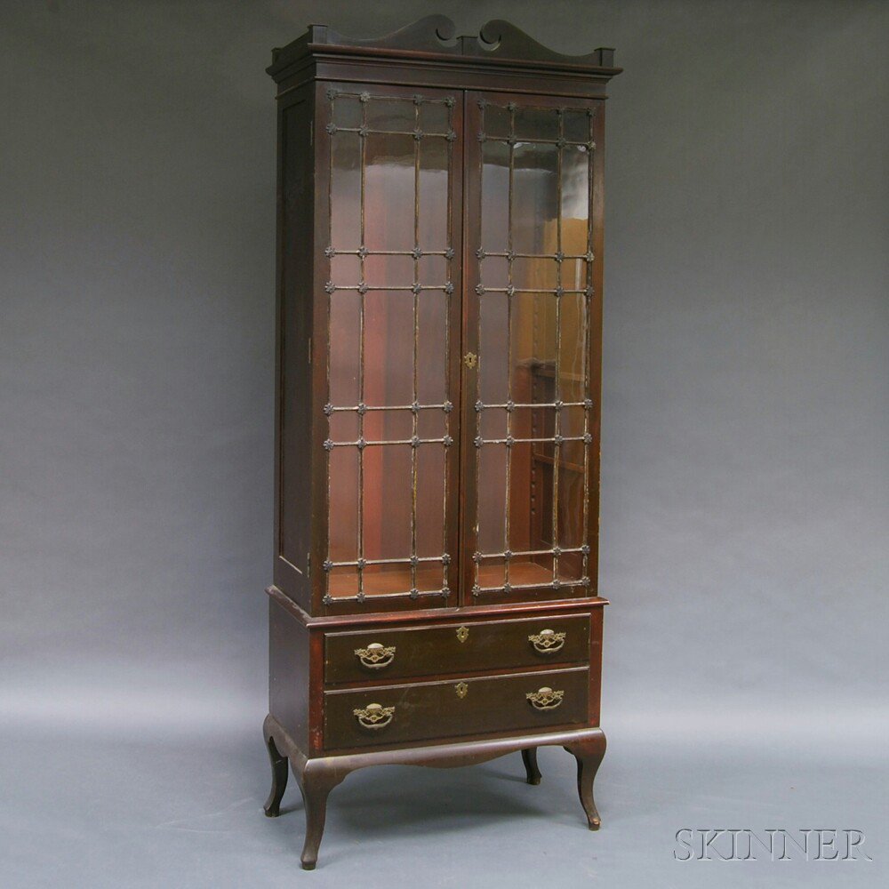 Appraisal: Chippendale-style Mahogany Veneer Glazed Bookcase the upper section with scrolled