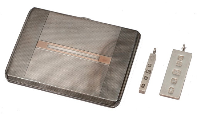 Appraisal: A SILVER CIGARETTE CASE with gilt interior engine turned finish