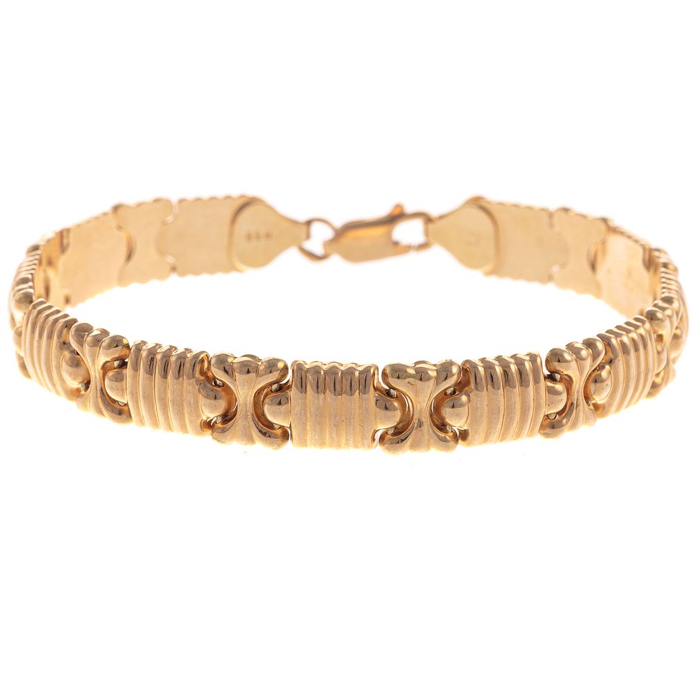 Appraisal: A Wide Ridged Link Bracelet in K K yellow gold