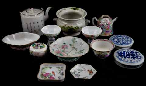 Appraisal: GROUP OF CHINESE FAMILLE ROSE PORCELAIN including a small rose