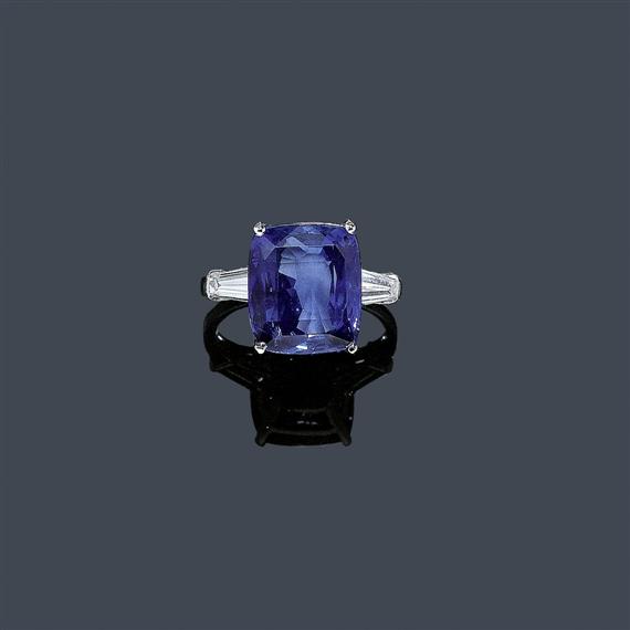 Appraisal: A BURMA SAPPHIRE AND DIAMOND RING BULGARI circa Platinum Classic