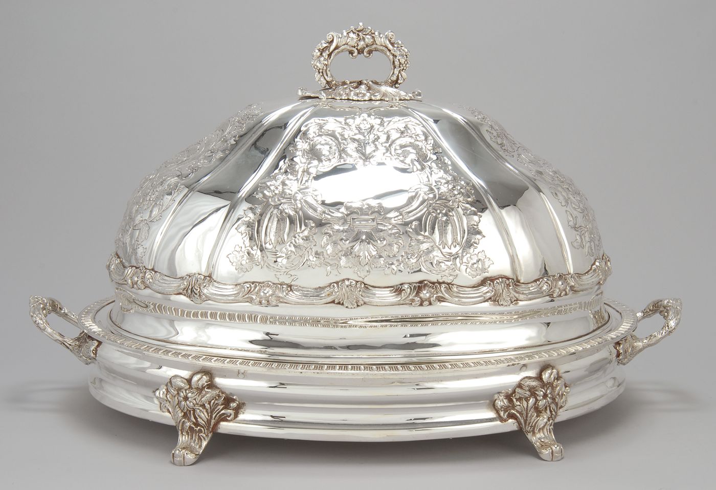 Appraisal: LARGE OVAL ENGLISH SILVER PLATED MEAT DOME ON STAND th