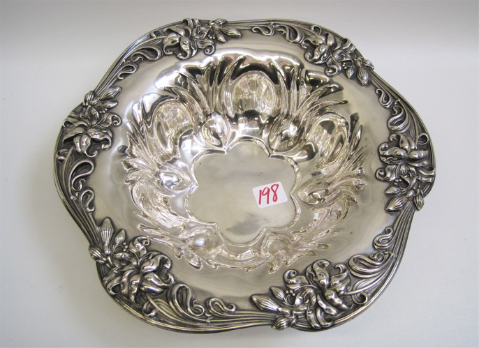 Appraisal: AMERICAN STERLING SILVER BOWL marked with the Meriden Brittania Co