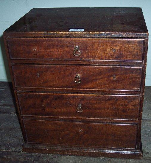 Appraisal: A small oak chest of four long drawers cm wide