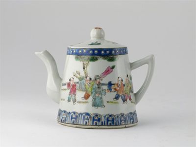 Appraisal: A Chinese famille rose teapot and cover decorated with a