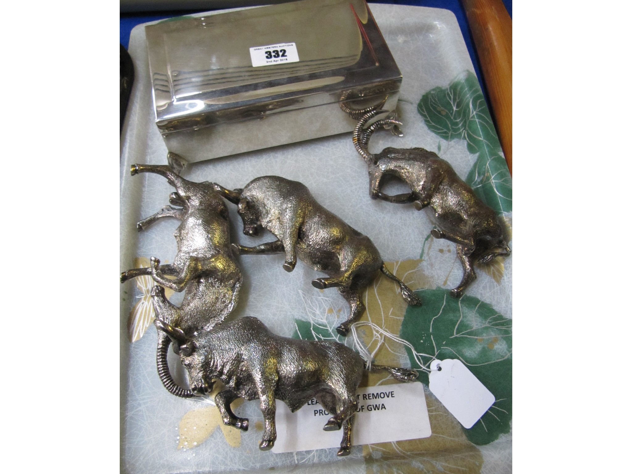 Appraisal: A tray lot of EP - cigarette box animal figures