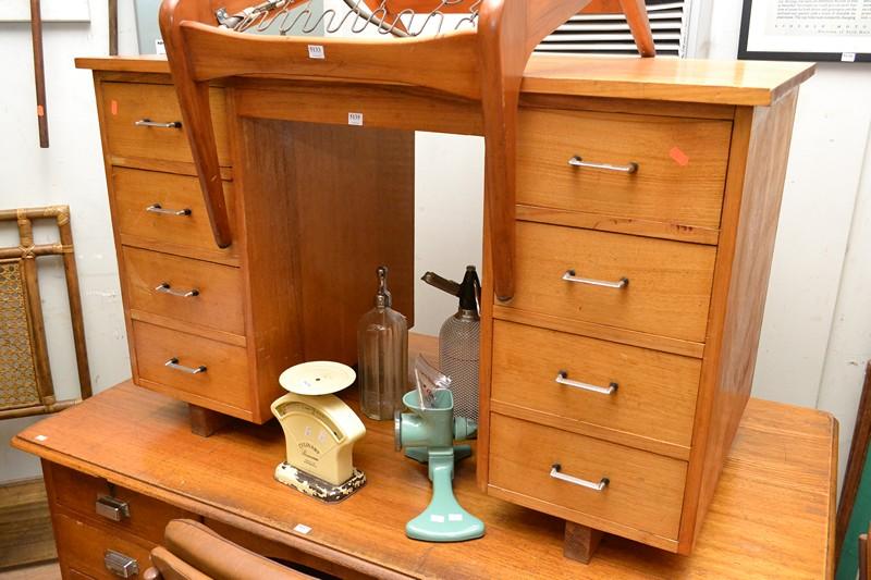 Appraisal: PAIR OF 'S LARGE BROWN AND WHITE CERAMIC TABLES LAMPS