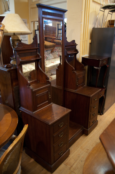 Appraisal: EDWARDIAN EIGHT DRAWER MIRRORED BACK DRESSING TABLE