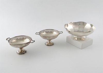 Appraisal: A pair of modern footed bon bon dishes and a