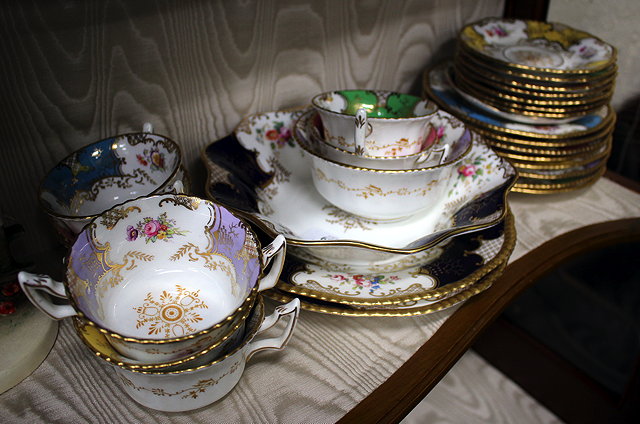 Appraisal: A SMALL QUANTITY OF COALPORT TEA WARES consisting of cups