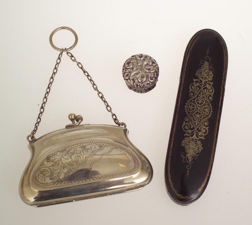 Appraisal: VICTORIAN SILVER-PLATED PURSE chased with foliage together with a Victorian